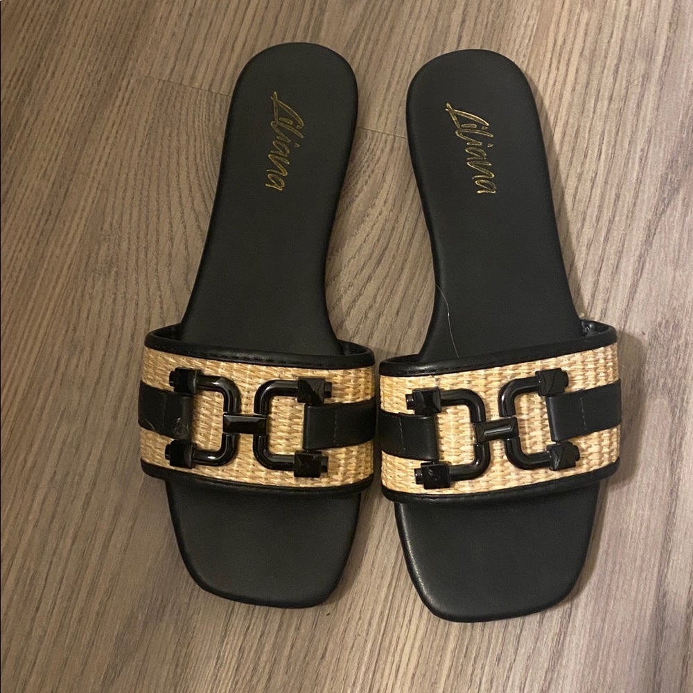 Liliana flats